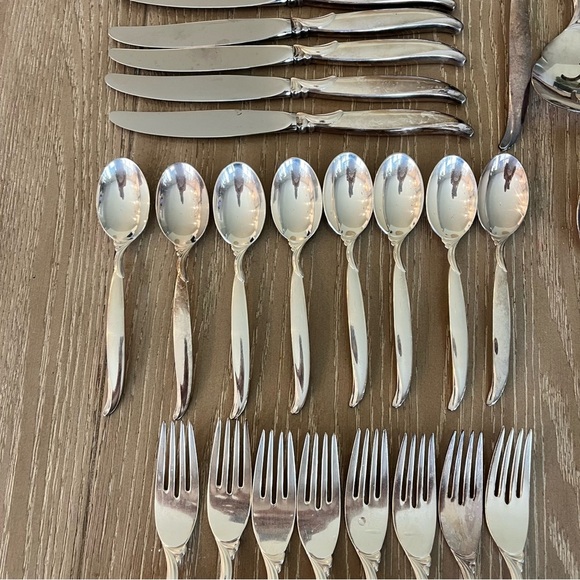 1956 Roger Bros. Silver Plate Service For 8 and Serving Ware in Flair Pattern - Picture 7 of 11